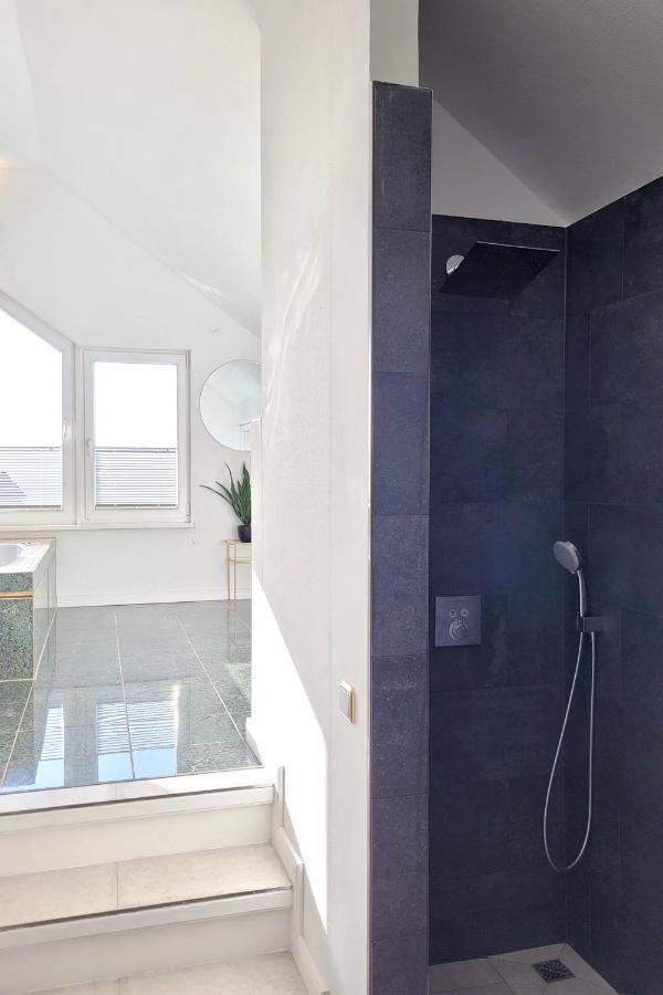 Grosse Penthouse Ferienwohnung Mit Meerblick, Sonnenterrasse & Luxusbad Von "Momentic" Sierksdorf Exterior photo